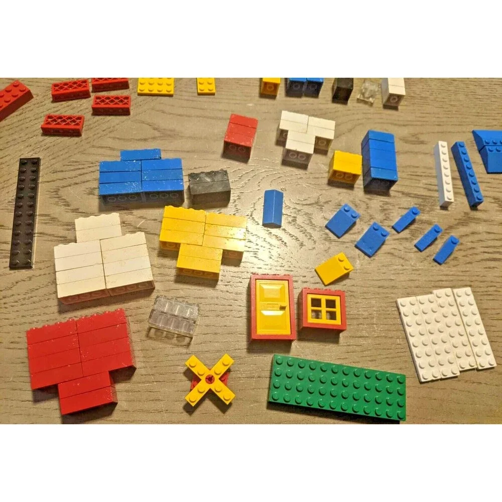 Lot Of 120 Vintage LEGOS BLOCKS  Including Vehicle Roof Hinge, etc